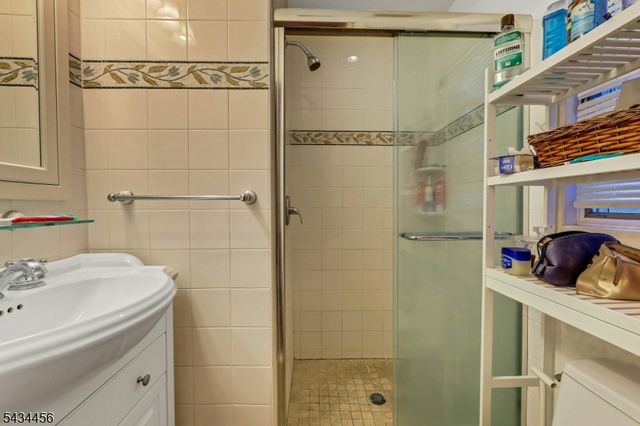 45 Kershner Pl, Fair Lawn Boro, NJ 07410