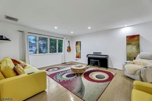 45 Kershner Pl, Fair Lawn Boro, NJ 07410