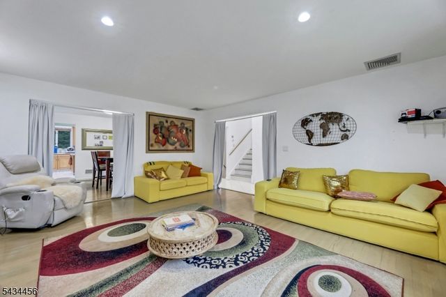 45 Kershner Pl, Fair Lawn Boro, NJ 07410