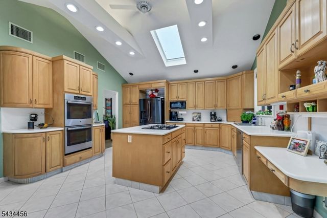 45 Kershner Pl, Fair Lawn Boro, NJ 07410
