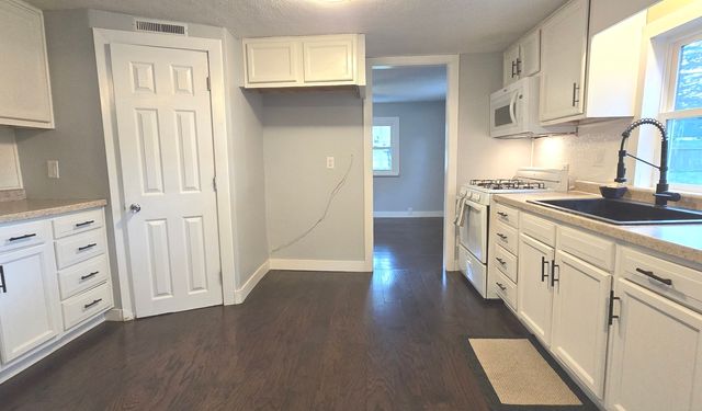 201 4th Street, Colona, IL 61241