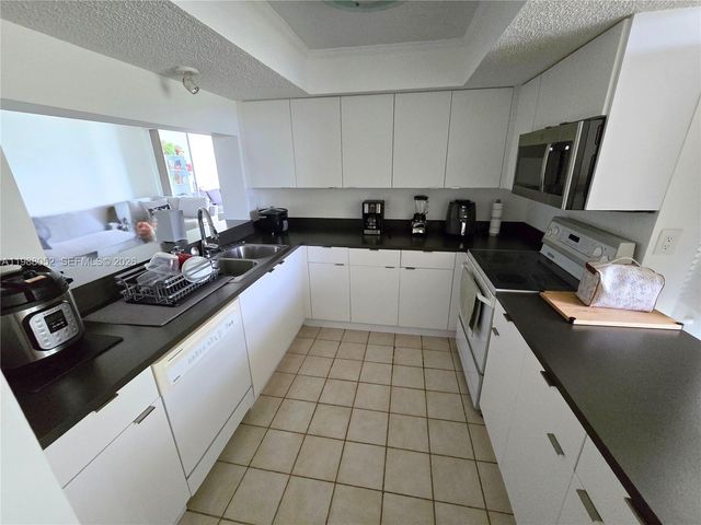 1811 Sabal Palm Drive 408, Davie, FL 33324