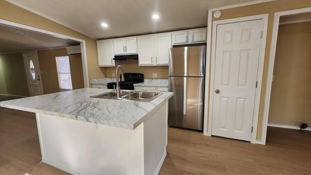 13151 S Lee Shore Dr, Willis, TX 77318