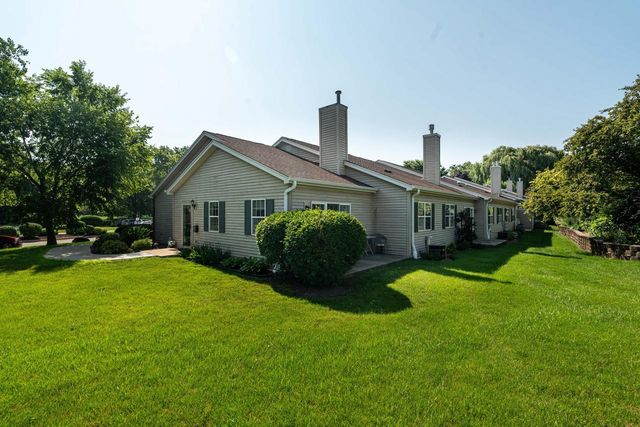 5201 S Tuckaway BOULEVARD, Greenfield, WI 53221