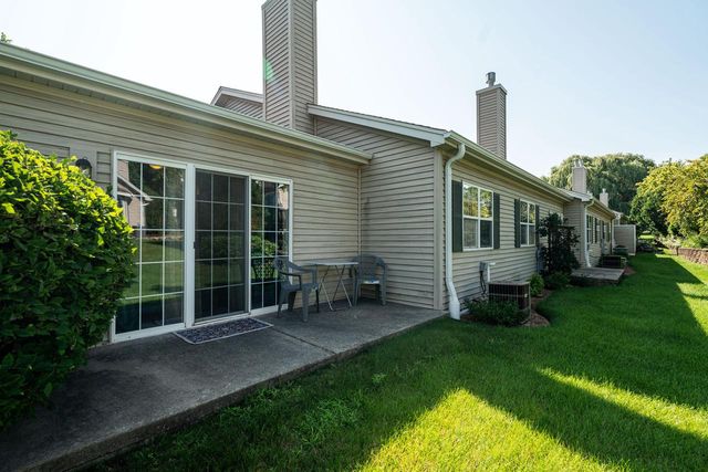 5201 S Tuckaway BOULEVARD, Greenfield, WI 53221