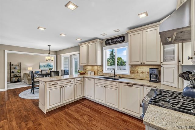 6090 Meadow Lakes Drive, Clarence, NY 14051