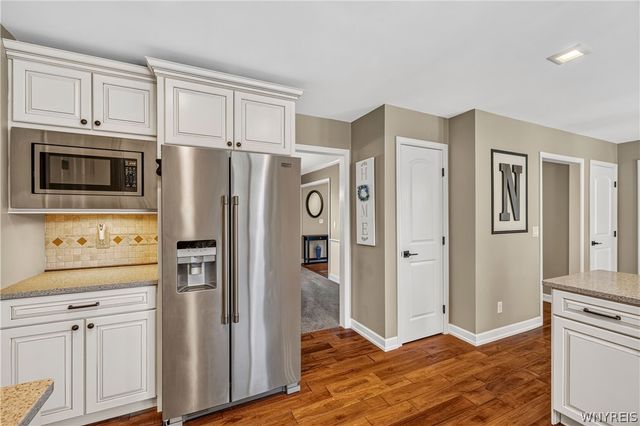 6090 Meadow Lakes Drive, Clarence, NY 14051