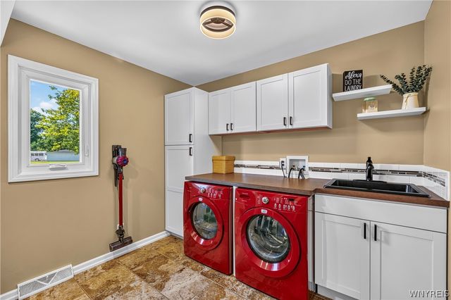 6090 Meadow Lakes Drive, Clarence, NY 14051