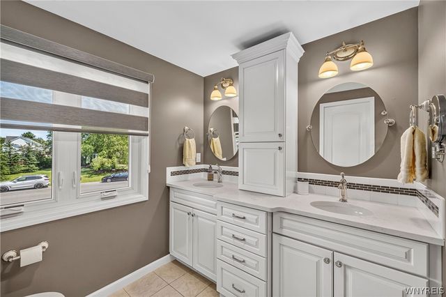 6090 Meadow Lakes Drive, Clarence, NY 14051