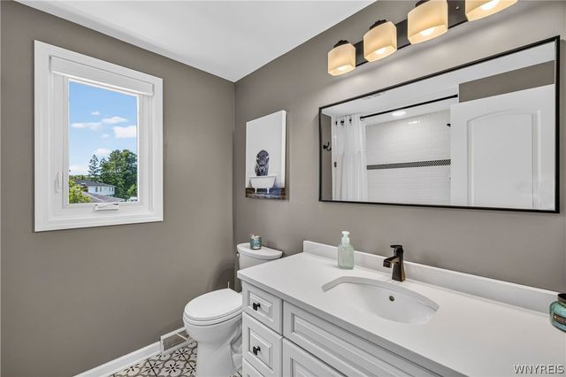 6090 Meadow Lakes Drive, Clarence, NY 14051