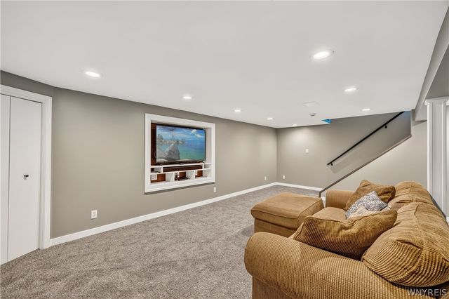 6090 Meadow Lakes Drive, Clarence, NY 14051
