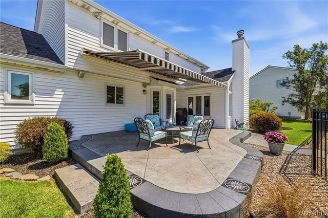 6090 Meadow Lakes Drive, Clarence, NY 14051