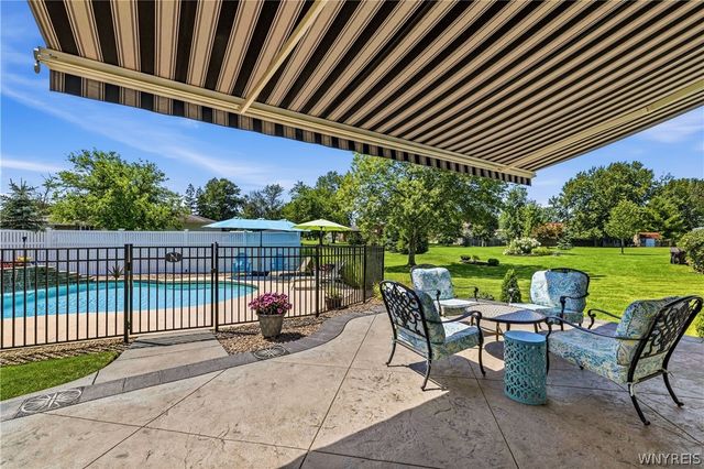 6090 Meadow Lakes Drive, Clarence, NY 14051