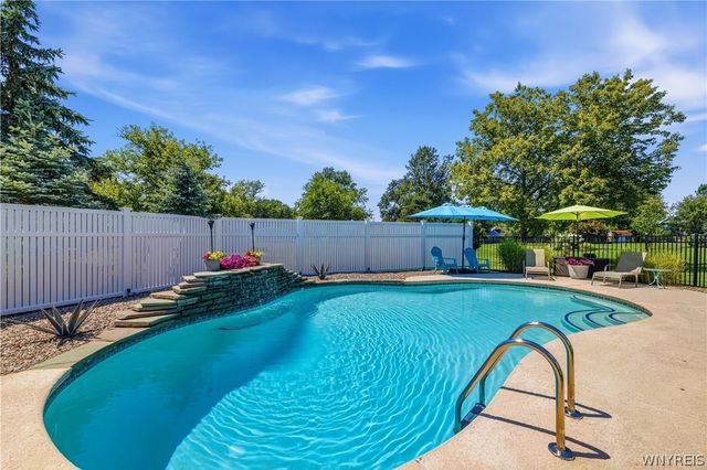 6090 Meadow Lakes Drive, Clarence, NY 14051