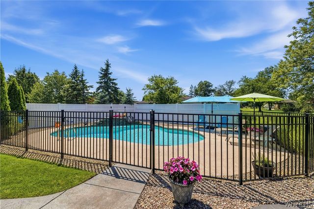 6090 Meadow Lakes Drive, Clarence, NY 14051