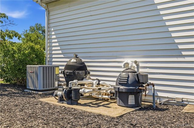 6090 Meadow Lakes Drive, Clarence, NY 14051