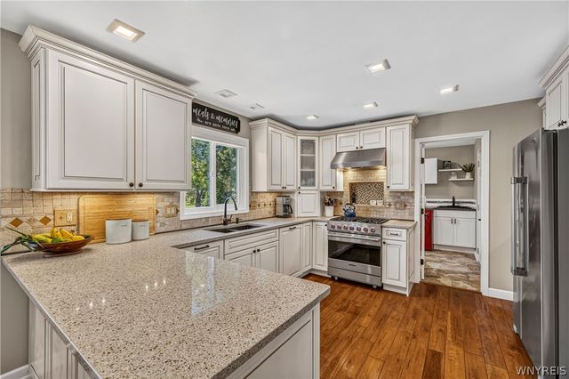 6090 Meadow Lakes Drive, Clarence, NY 14051