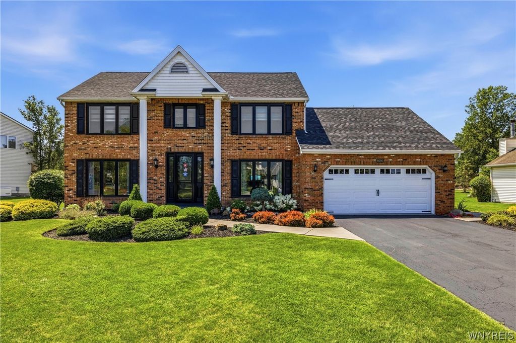 6090 Meadow Lakes Drive, Clarence, NY 14051