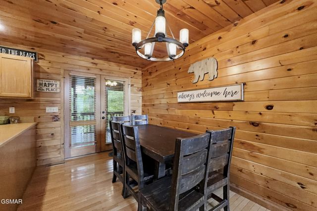 817 Sunshine Trail, Gatlinburg, TN 37738