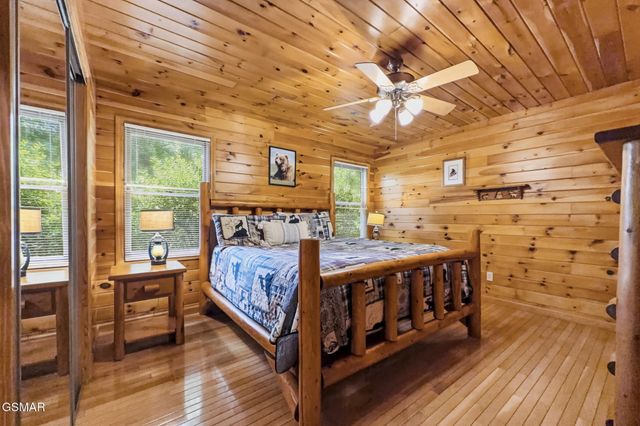 817 Sunshine Trail, Gatlinburg, TN 37738