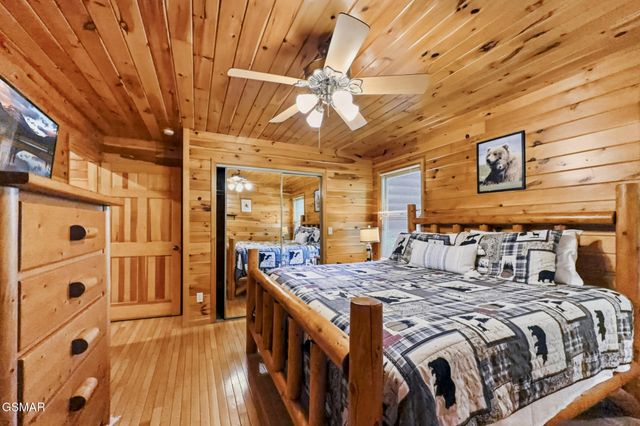 817 Sunshine Trail, Gatlinburg, TN 37738