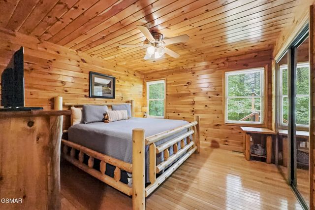 817 Sunshine Trail, Gatlinburg, TN 37738
