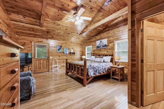 817 Sunshine Trail, Gatlinburg, TN 37738