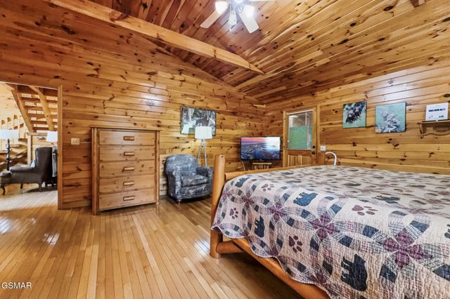 817 Sunshine Trail, Gatlinburg, TN 37738