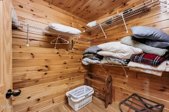 817 Sunshine Trail, Gatlinburg, TN 37738