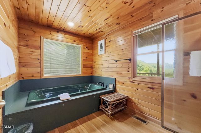 817 Sunshine Trail, Gatlinburg, TN 37738