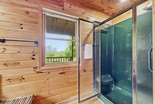817 Sunshine Trail, Gatlinburg, TN 37738