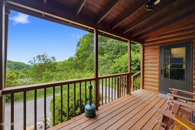 817 Sunshine Trail, Gatlinburg, TN 37738
