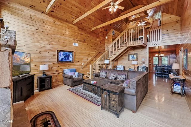 817 Sunshine Trail, Gatlinburg, TN 37738