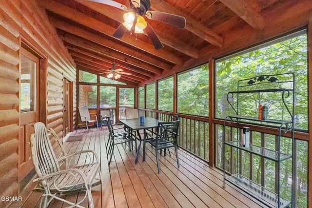 817 Sunshine Trail, Gatlinburg, TN 37738