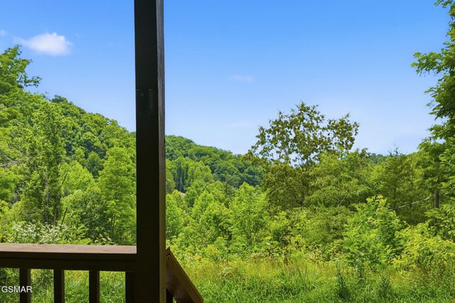 817 Sunshine Trail, Gatlinburg, TN 37738