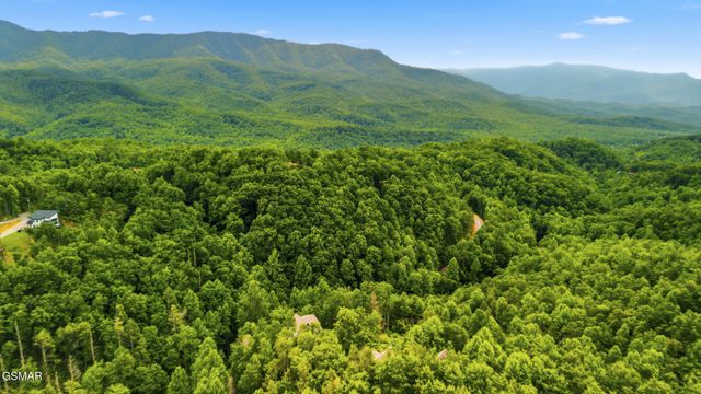 817 Sunshine Trail, Gatlinburg, TN 37738