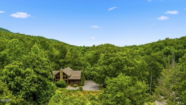 817 Sunshine Trail, Gatlinburg, TN 37738