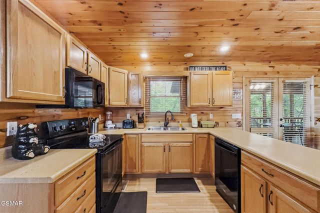817 Sunshine Trail, Gatlinburg, TN 37738