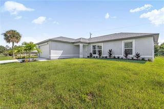 2725 NE 1st PL, Cape Coral, FL 33909