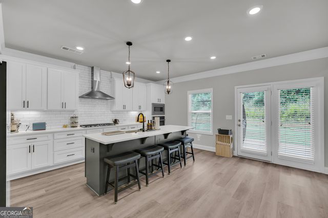 305 Parkers Place, Hoschton, GA 30548