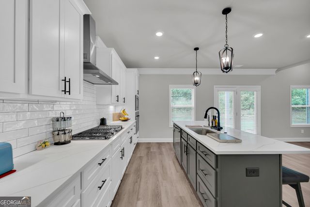 305 Parkers Place, Hoschton, GA 30548