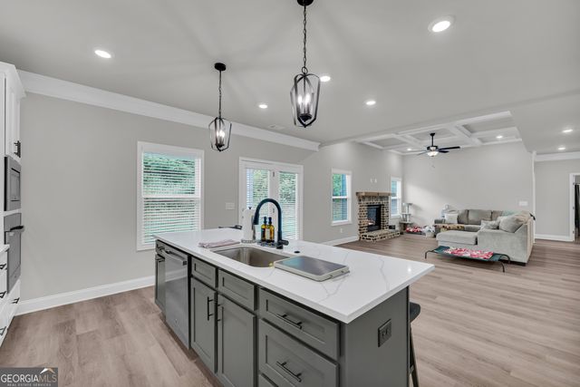305 Parkers Place, Hoschton, GA 30548