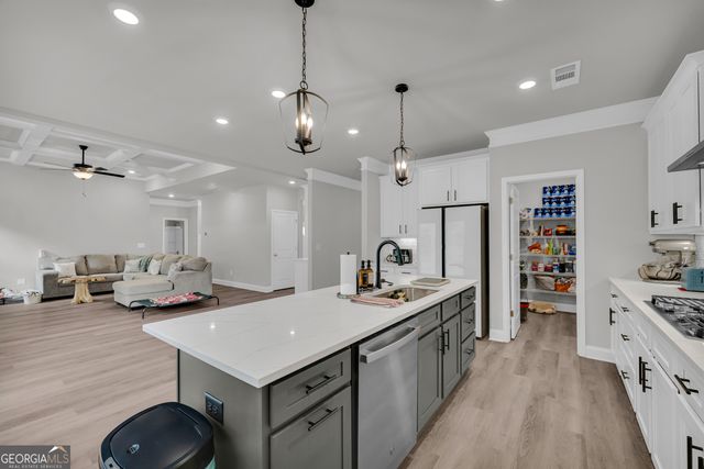 305 Parkers Place, Hoschton, GA 30548