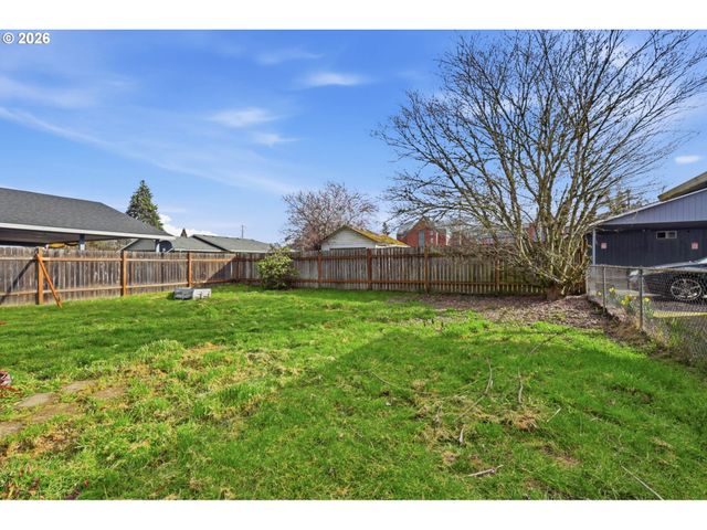 2212 23RD Ave, Forest Grove, OR 97116