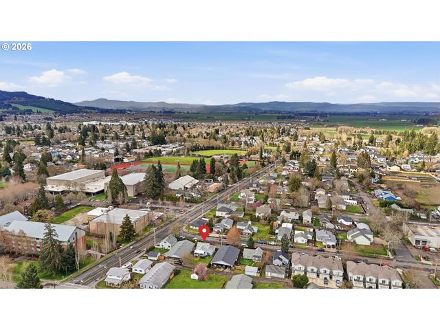 2212 23RD Ave, Forest Grove, OR 97116