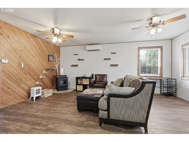 2212 23RD Ave, Forest Grove, OR 97116