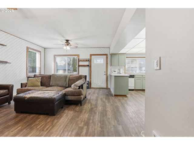 2212 23RD Ave, Forest Grove, OR 97116