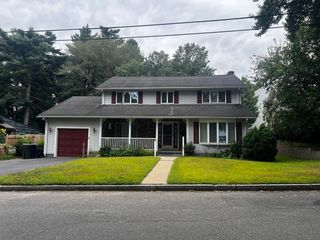 11 Calvin St, Springfield, MA 01104