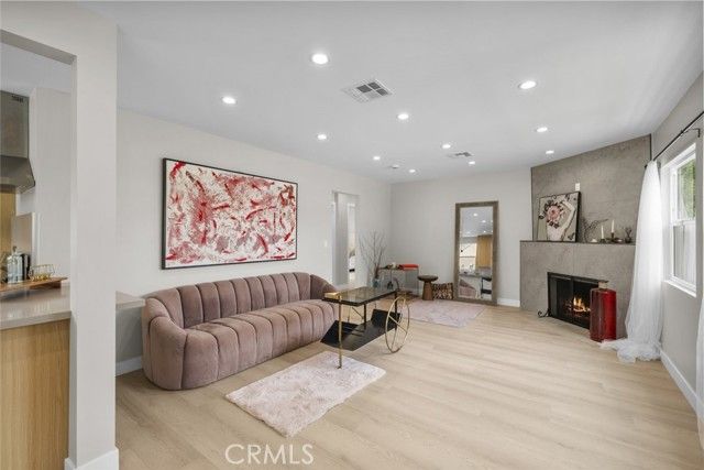 6820 Jellico Avenue, Van Nuys (los Angeles), CA 91406