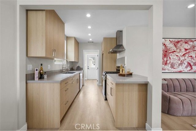 6820 Jellico Avenue, Van Nuys (los Angeles), CA 91406